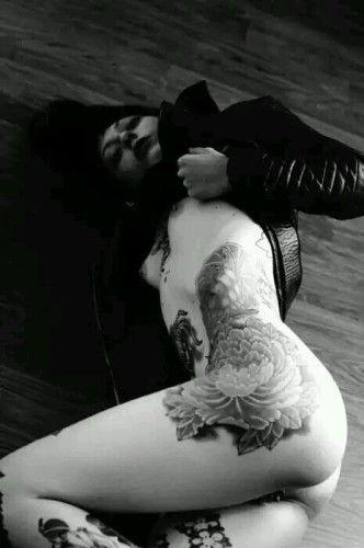 网红吃瓜纹身美女视频在线观看